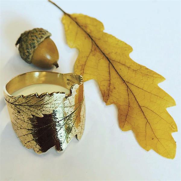 Eikeløv, sølv ring forgylt med 2 blader